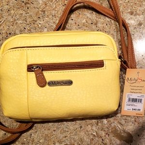 Adjustable strap handbag.